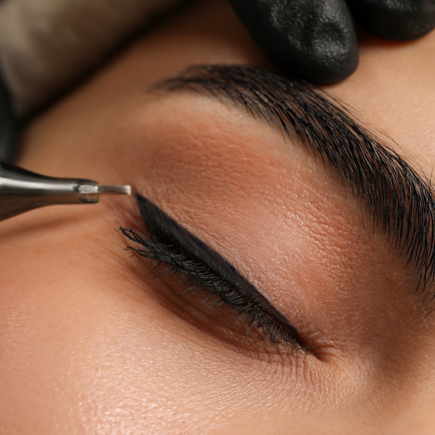 Formation : Maquillage permanent des yeux - Eye-liner classique