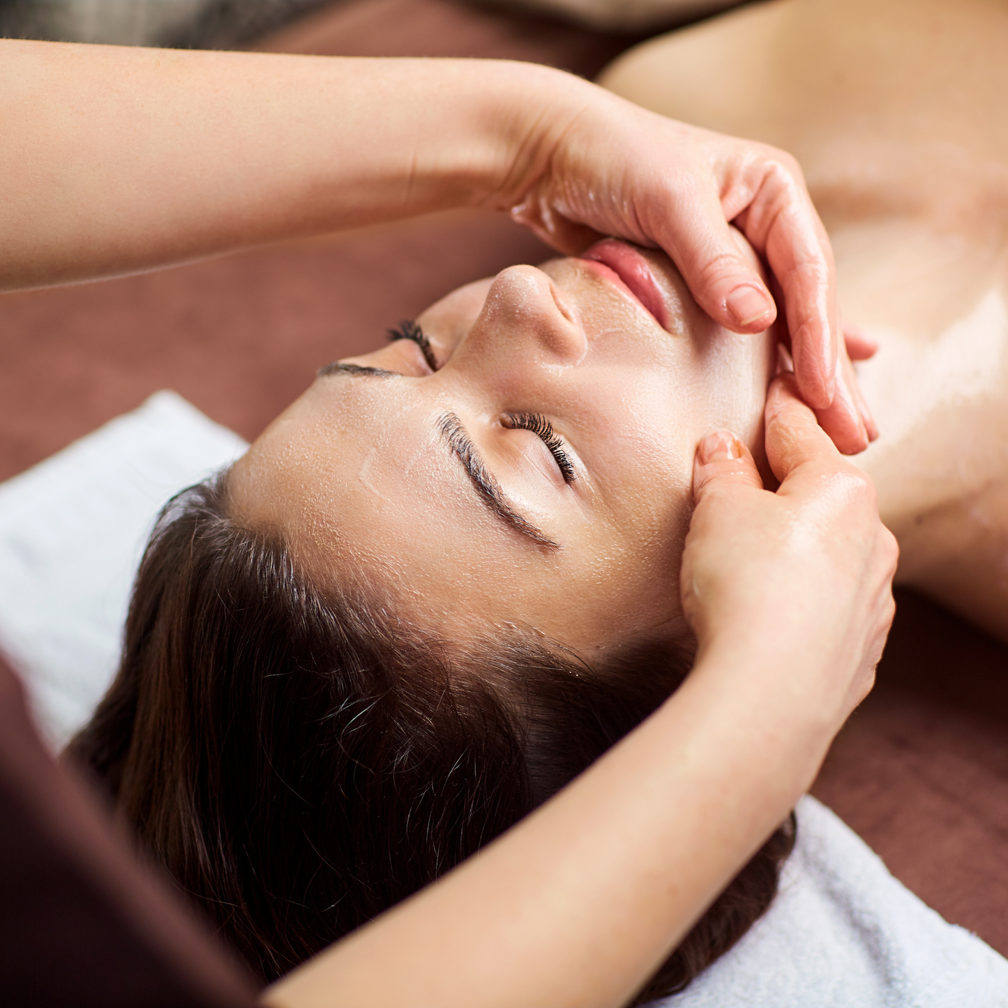 Formation combinée : Massage crânien - liftant visage et décolleté